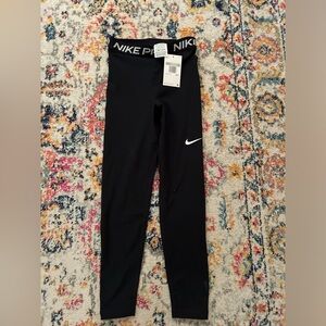 Black Nike leggings
